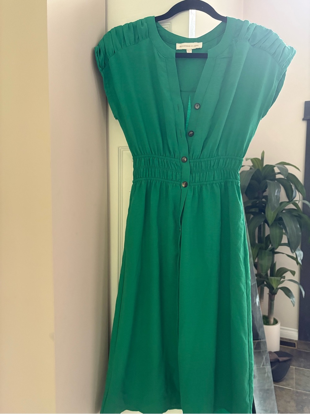 Crepette style Green Short Sleeve Button-Front Women's Dress